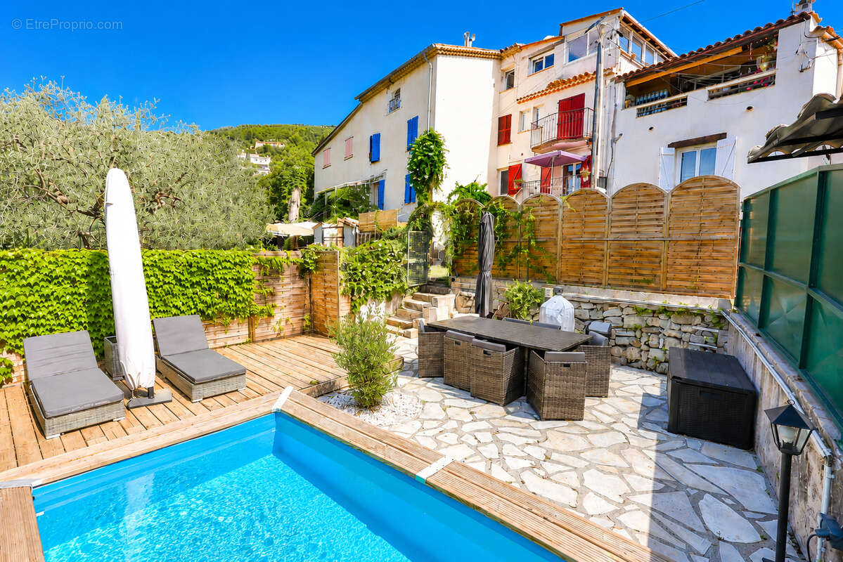 Maison de village de 106 m² avec jardin et piscine à Peymeinade - photo 2