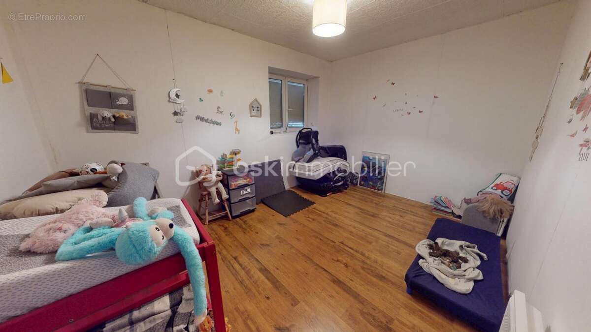 Maison à COURCELLES