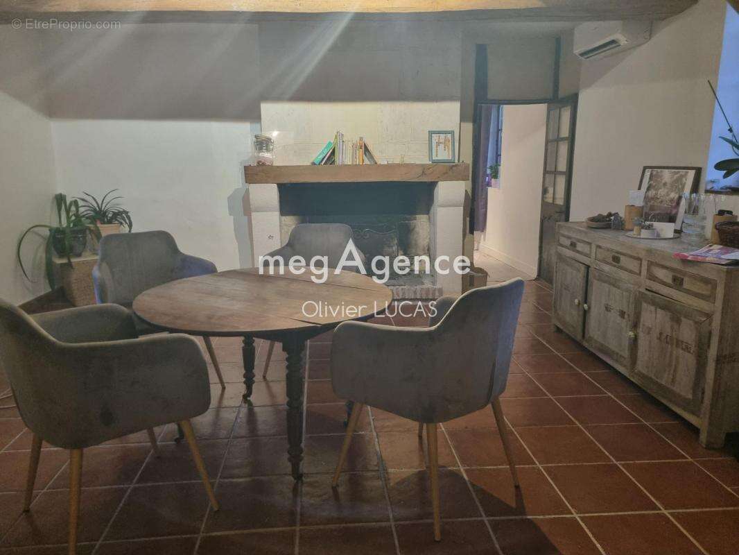 Maison à NEUVILLE-SUR-AUTHOU