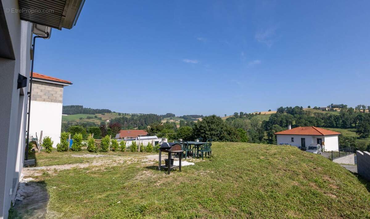 Maison à CHAMBOST-LONGESSAIGNE