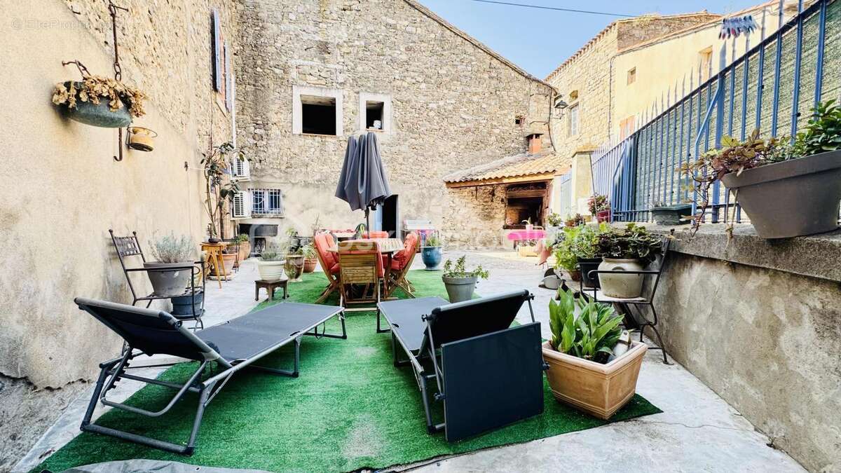 Maison en pierre avec grand bâtiment annexe - photo 15
