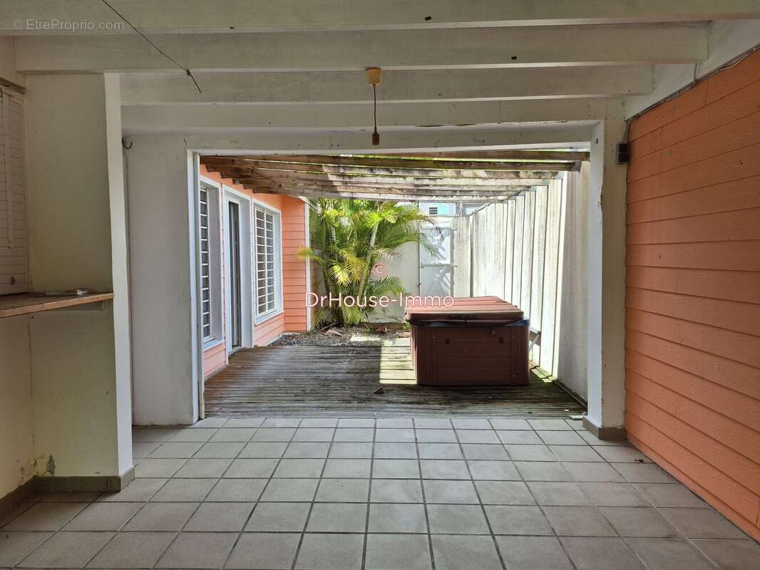 Maison 90 m² à Les Trois-Ilets  - photo 2