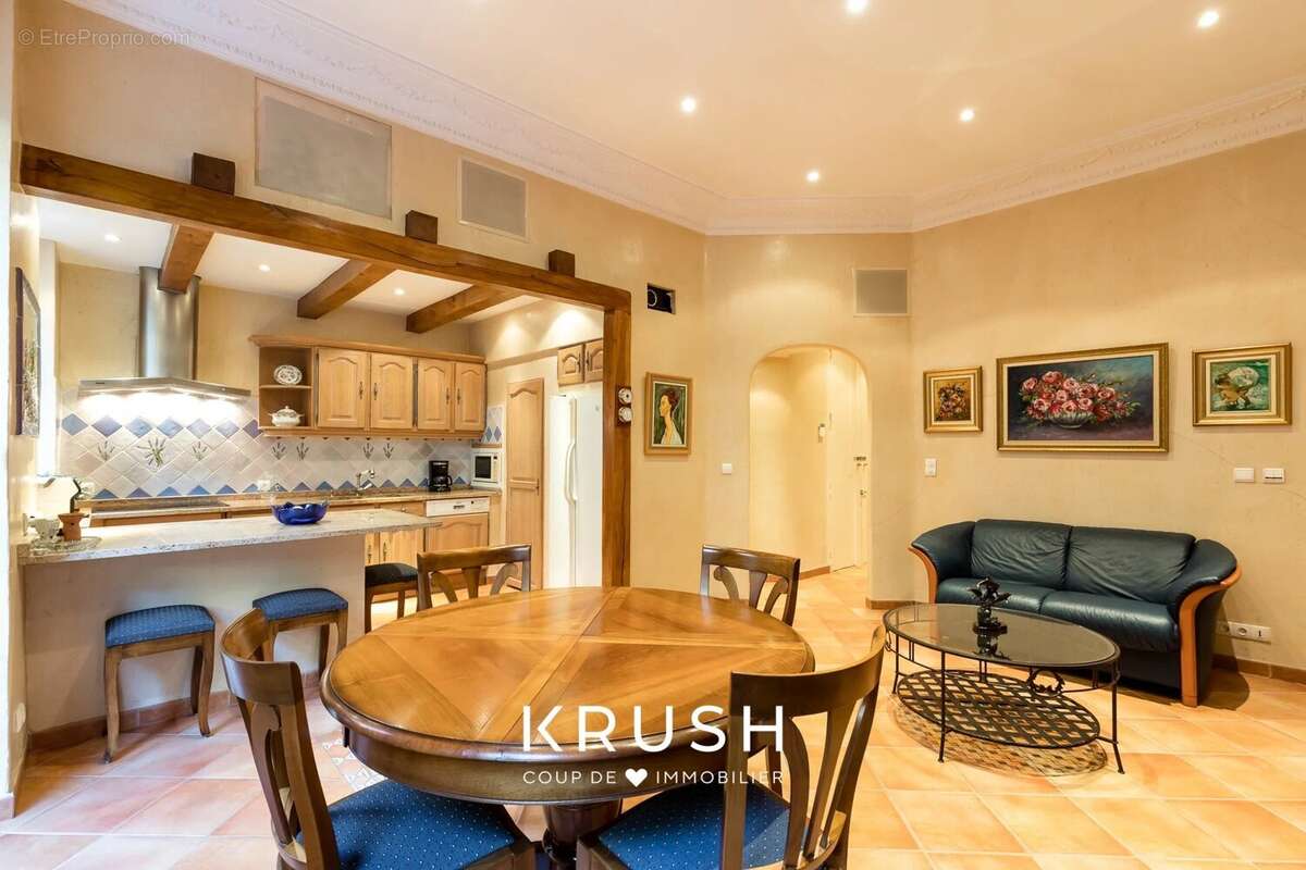 Appartement à MARSEILLE-1E