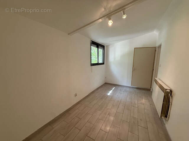 Appartement à MARSEILLE-4E