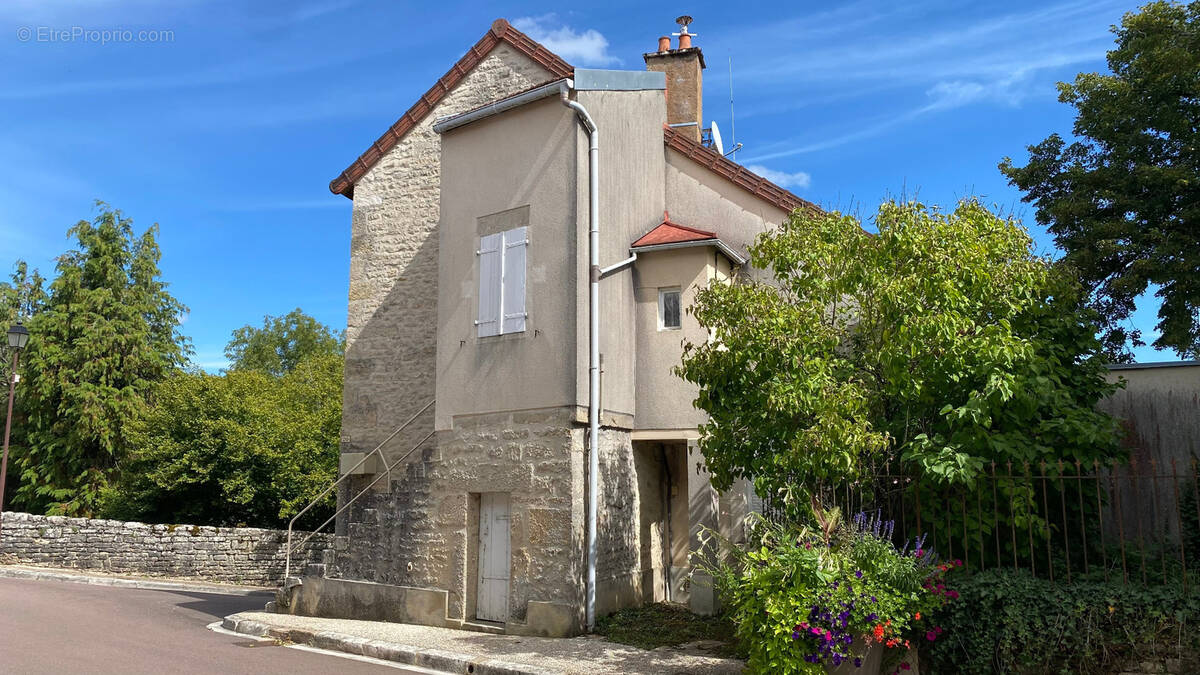 Maison à MASSANGIS