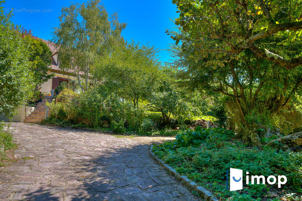 Maison à SOISY-SUR-SEINE