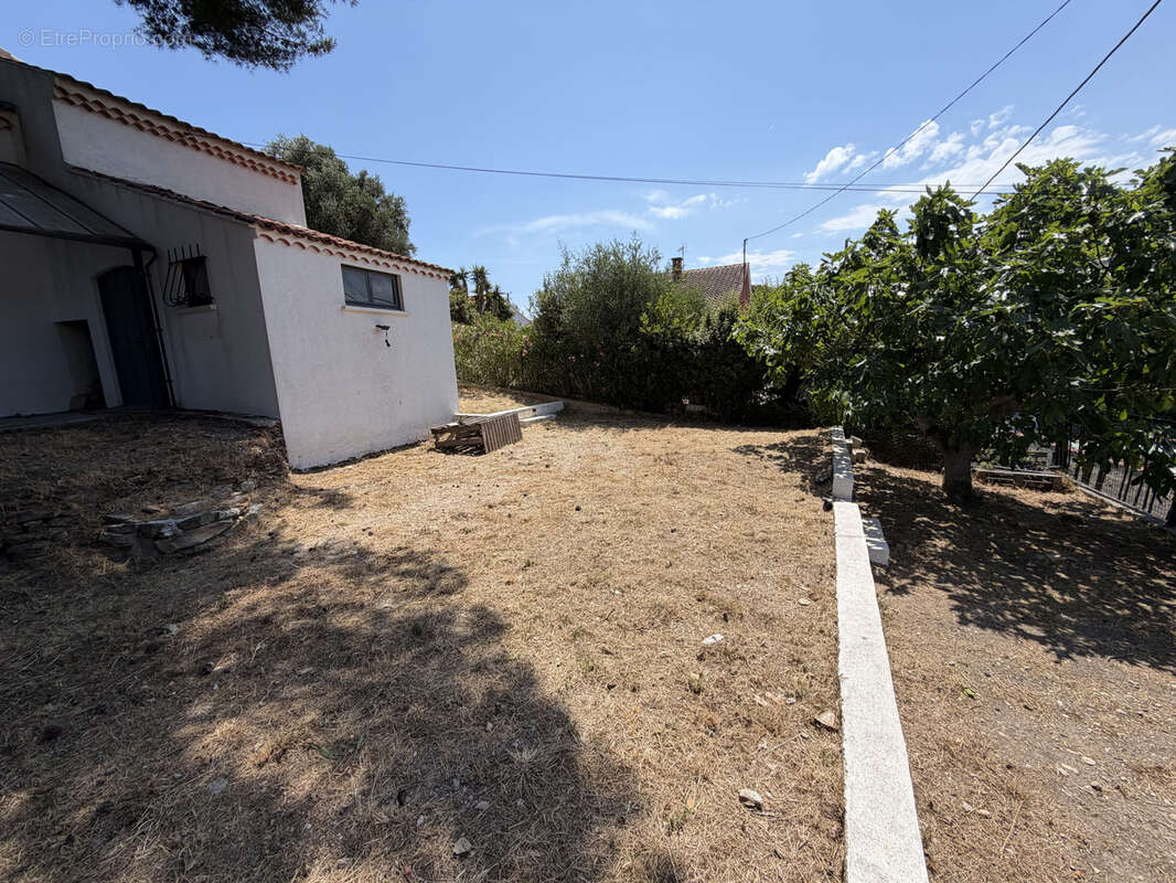 La seyne-sur-mer   maison individuelle avec vue dégagée, garage et dépendance - photo 10