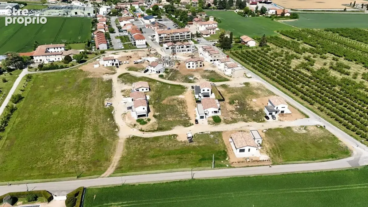Terrain à GRANGES-LES-BEAUMONT