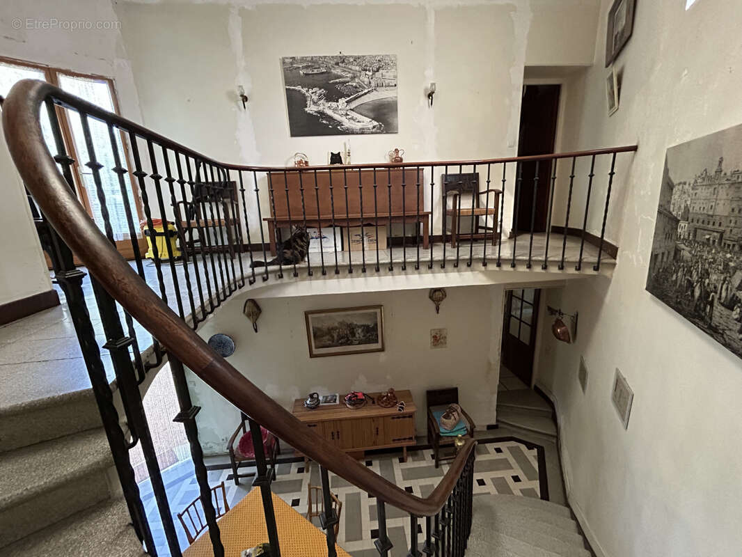 Bâtisse au cœur du village - photo 9