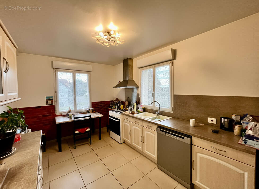 Maison à SAINT-JEAN-LES-DEUX-JUMEAUX