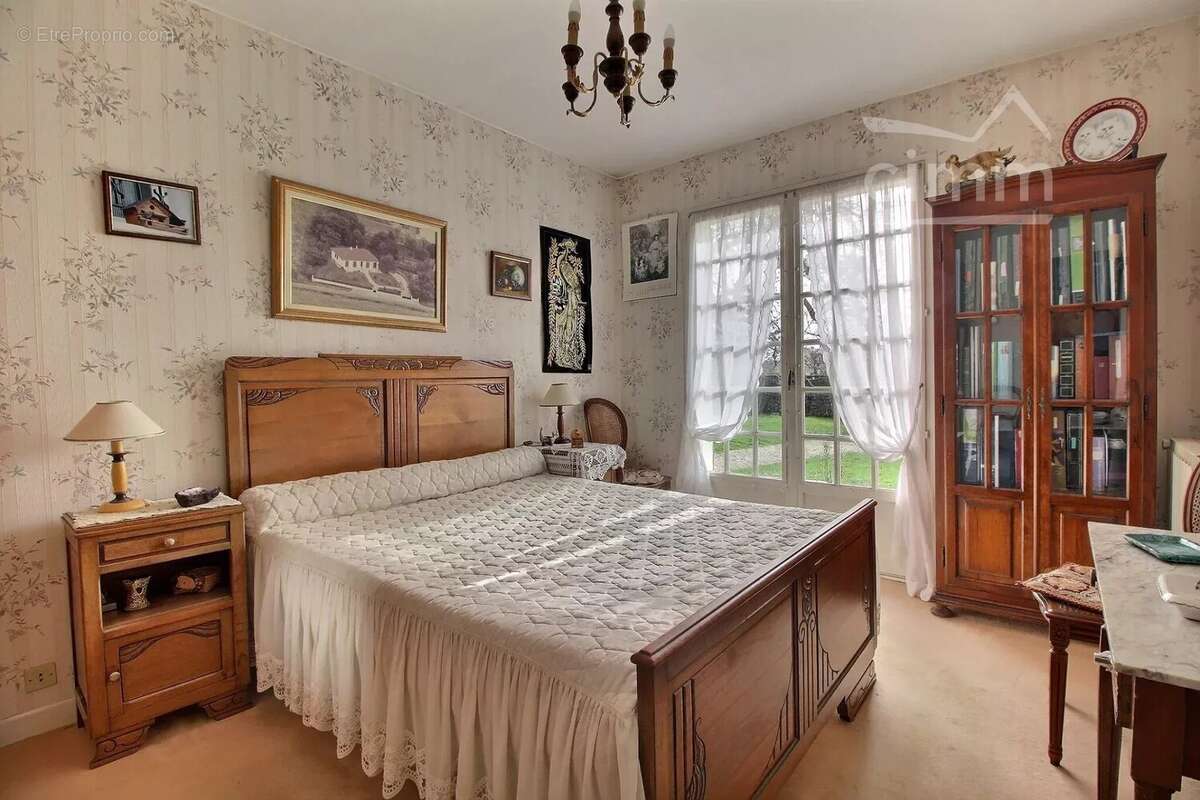 Maison à SAINT-ELOY-DE-GY