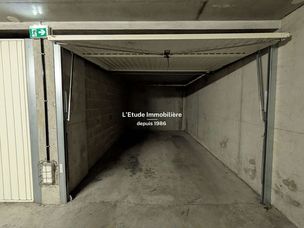 Parking à CALUIRE-ET-CUIRE