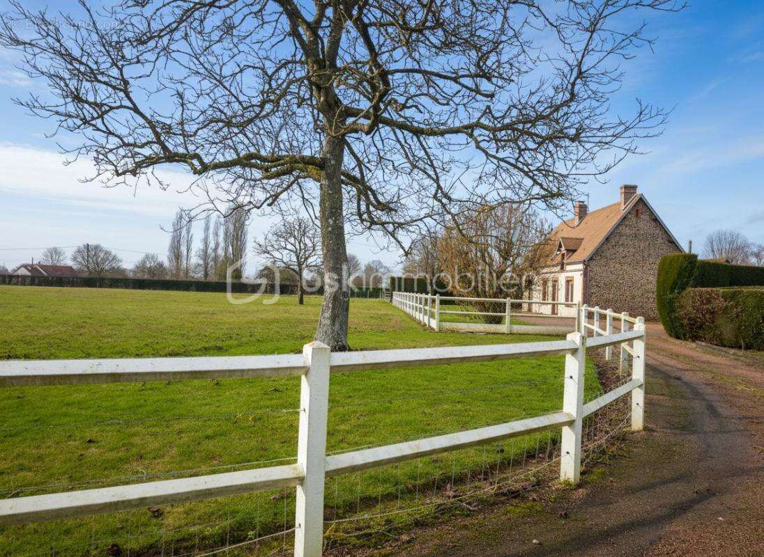 À Vendre – Propriété de 1,7 Hectare aux Portes du Perche - photo 2