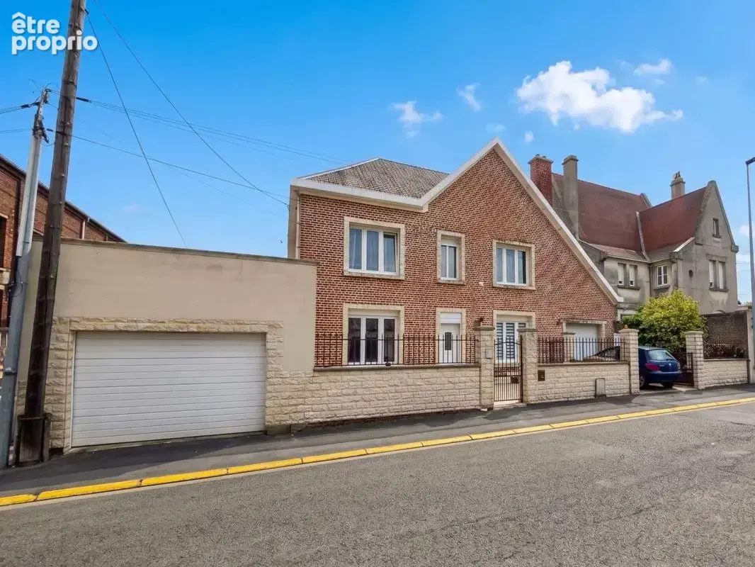 Maison individuelle 160m² avec 2 garages et jardin clos - photo 2