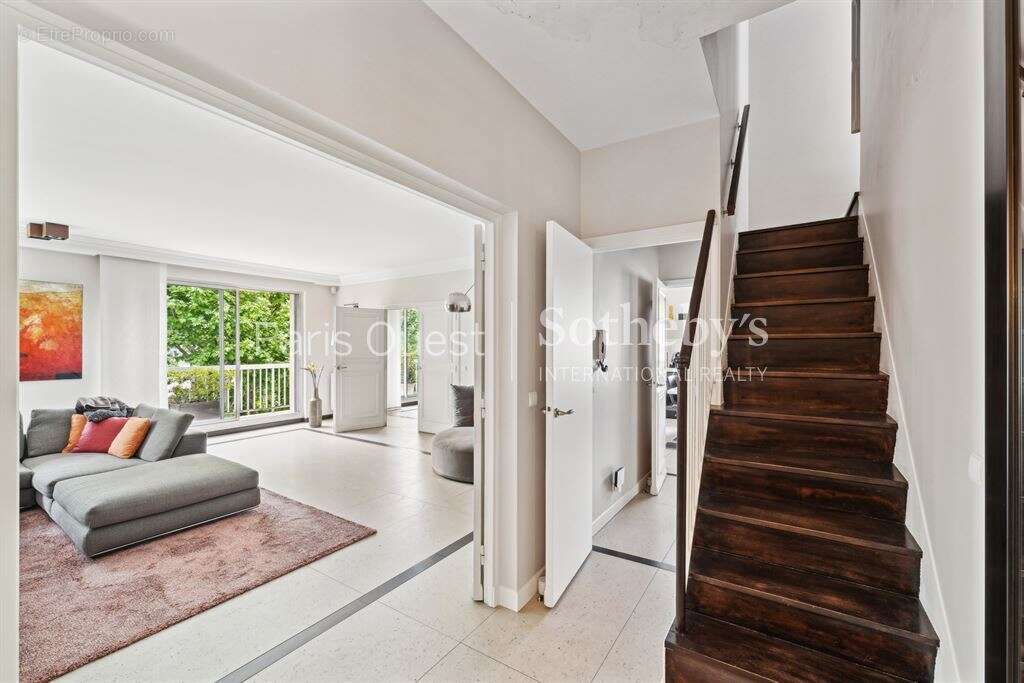 Appartement à NEUILLY-SUR-SEINE