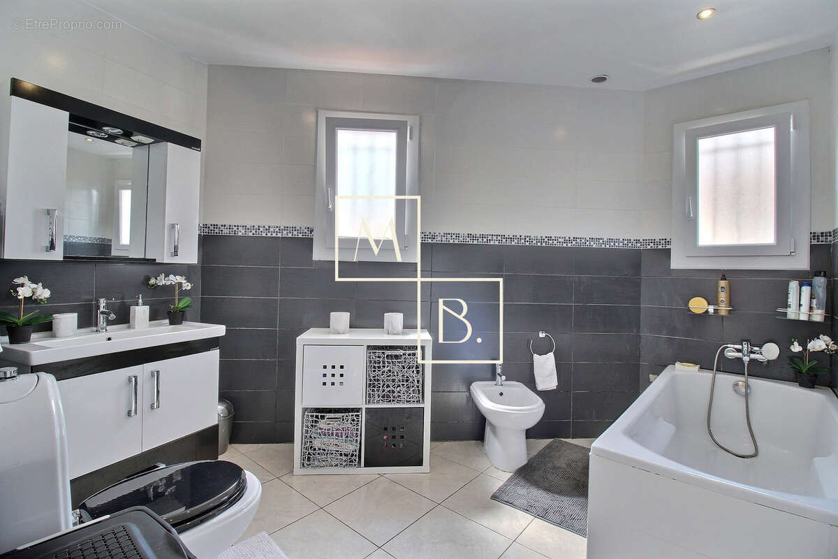 Montpellier Village, maison 6 pièces de 130m2 avec 4 grandes chambres, terrasse et piscine. - photo 16