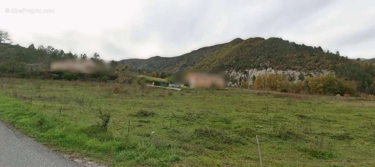 Terrain à ENTREVAUX