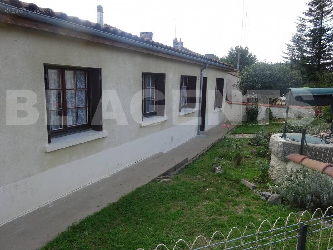 DSC05718 - Maison à MONCOUTANT