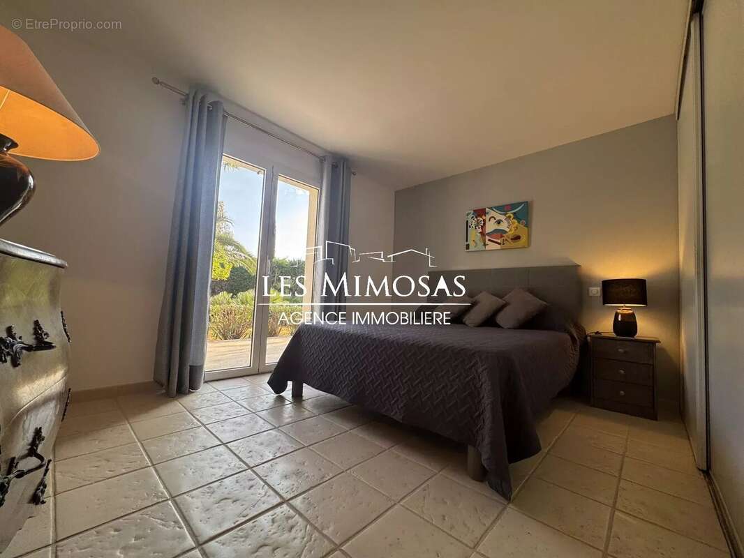 Maison à ROQUEBRUNE-SUR-ARGENS