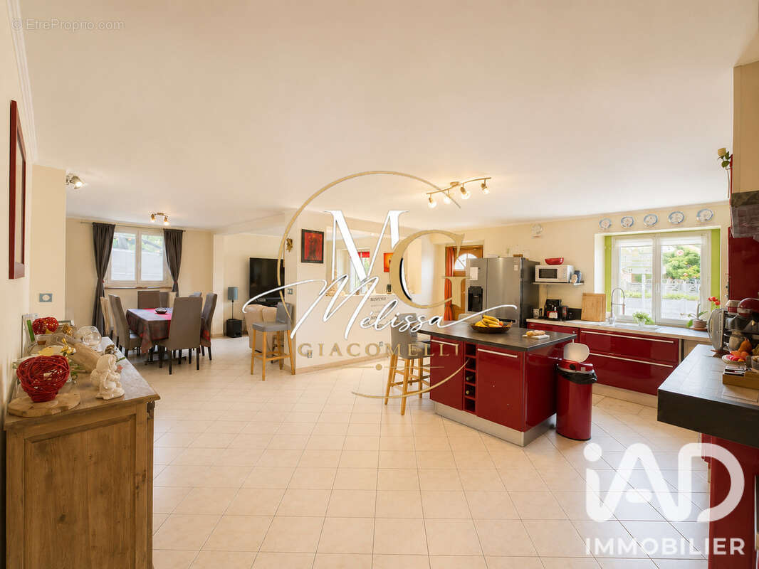 Maison 170 m² à Sauveterre-De-Guyenne  - photo 2