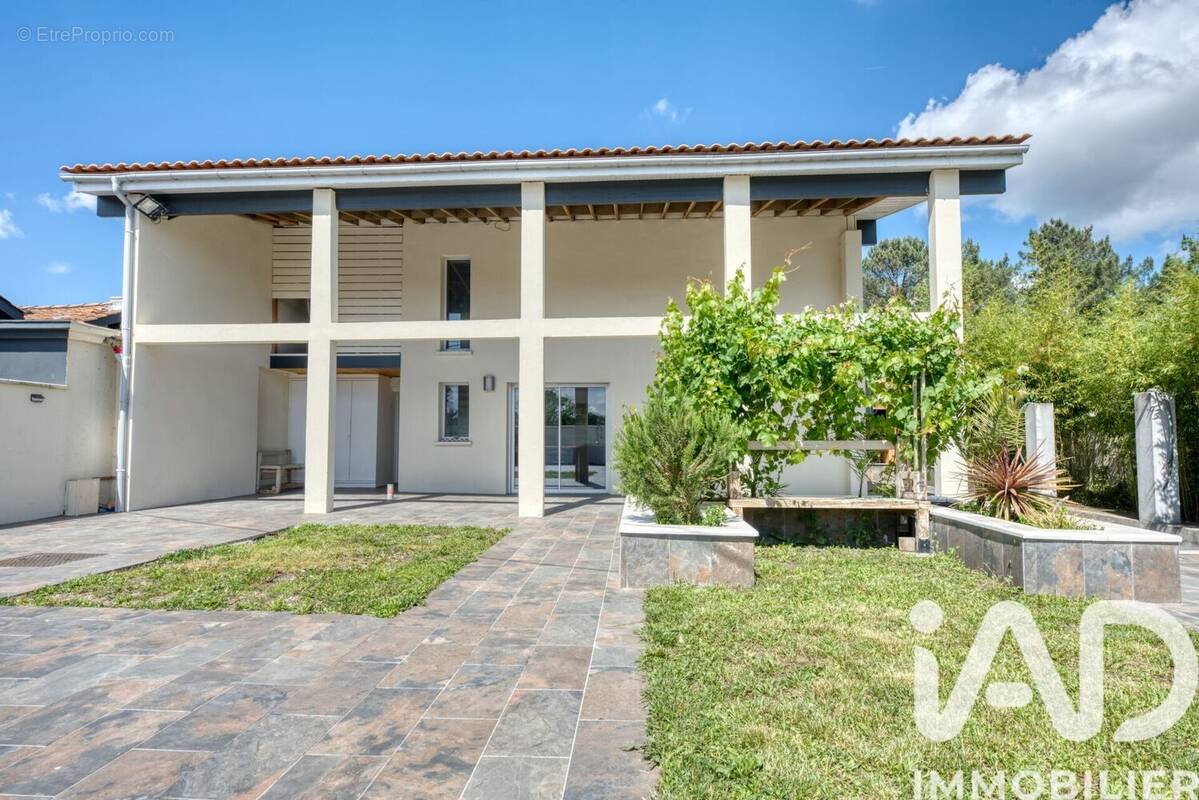 Photo 1 - Maison à AMBARES-ET-LAGRAVE