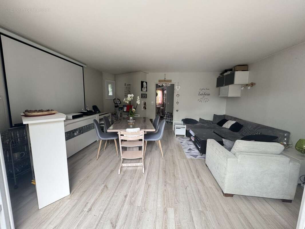 Maison à VILLIERS-LE-BACLE