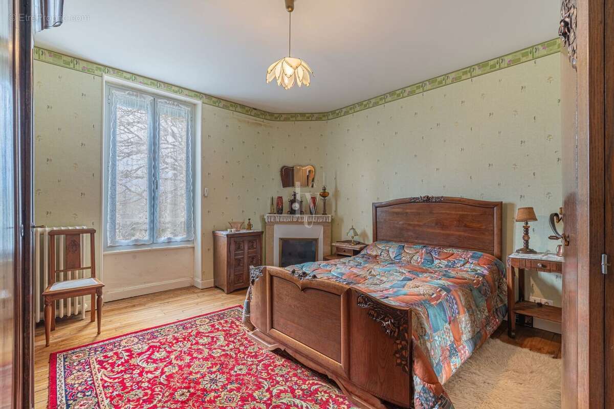 Maison à SAINT-GERMAIN-LES-BELLES