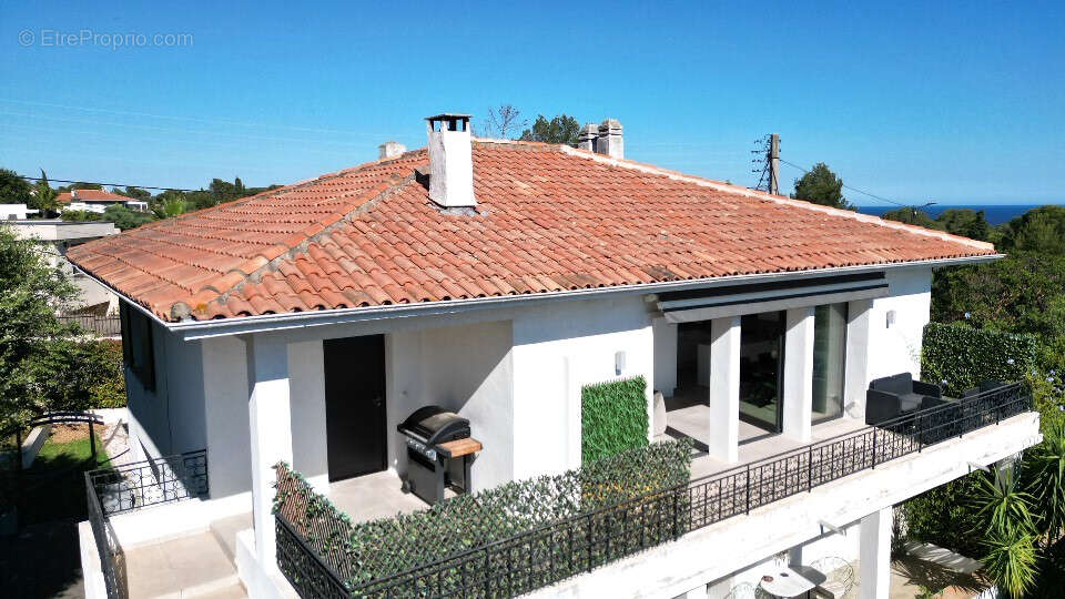 Saint raphael appartement 3 pieces renové en dernier etage avec garage secteur les plaines a saint raphael - photo 4