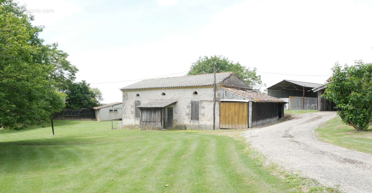 Propriété composée de plusieurs maisons - photo 17