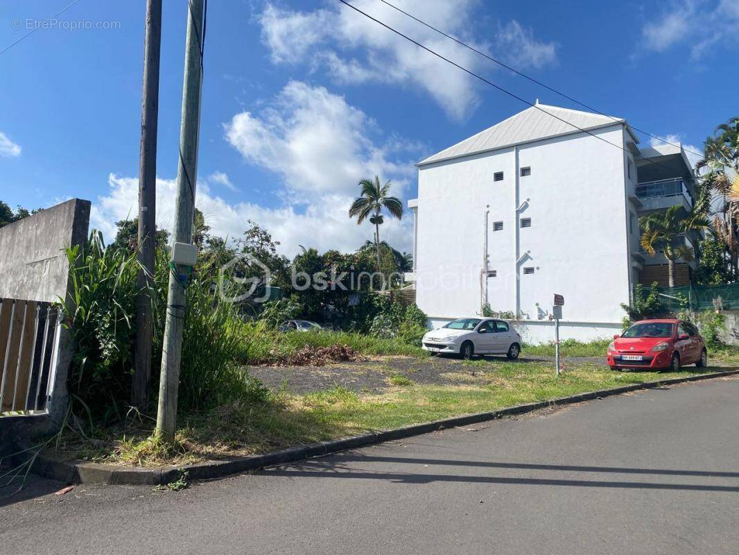 Terrain à LE TAMPON