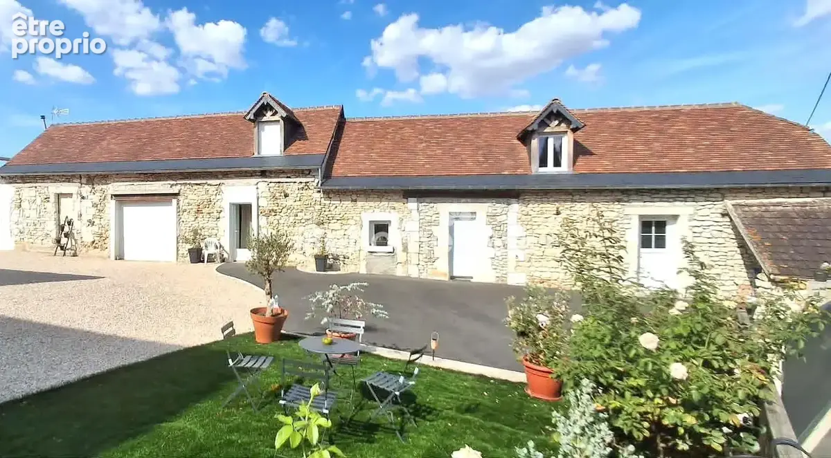 Maison à AZAY-LE-FERRON