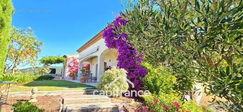 Maison à vendre 4 pièces VUE MER + Garage 55m² + Piscine SANARY SUR MER (83) - photo 6