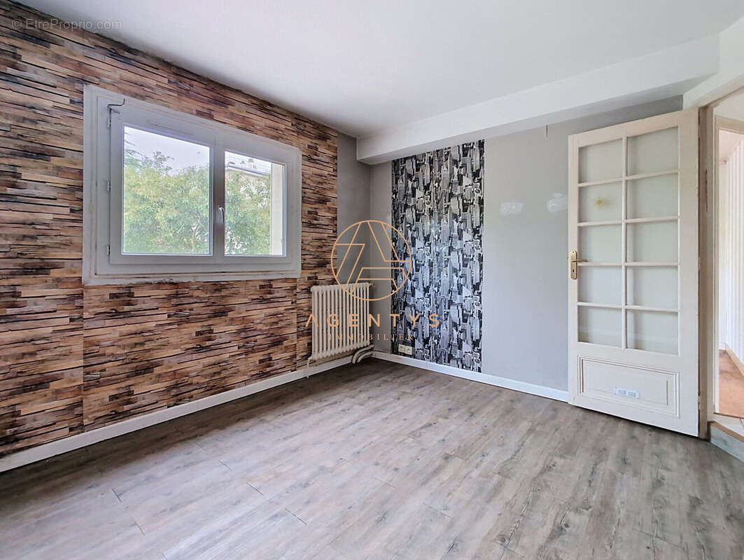 Appartement à SAINT-MAUR-DES-FOSSES