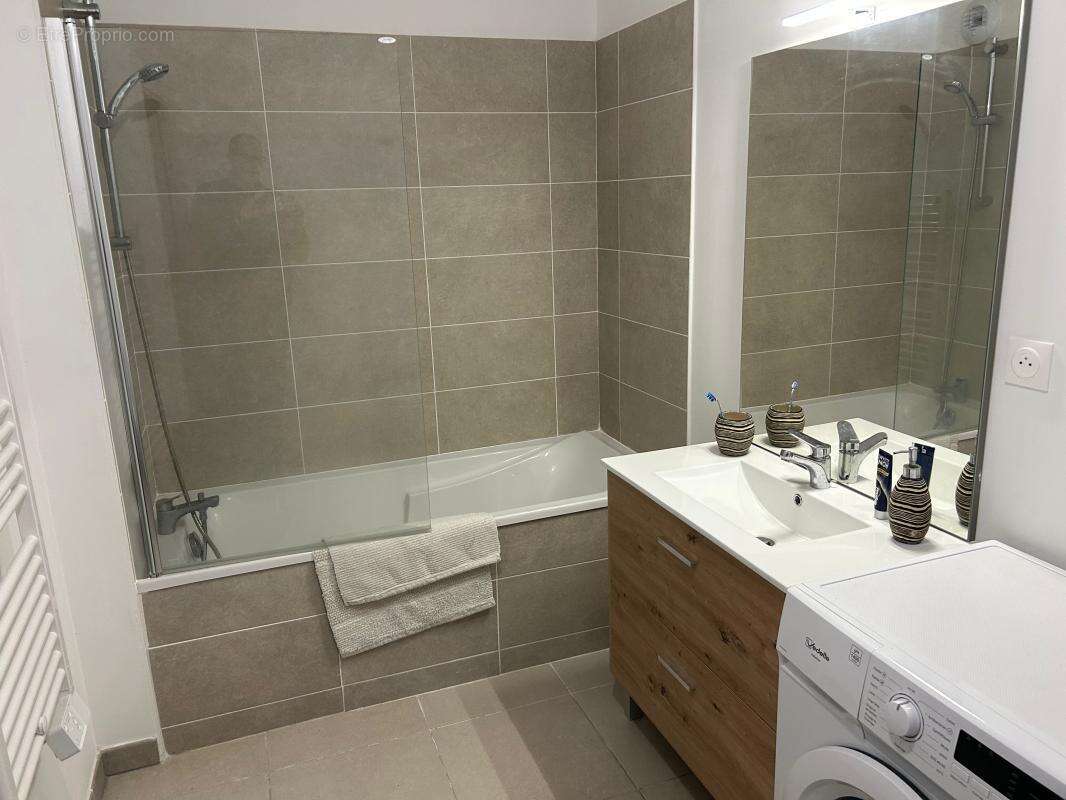Appartement à GARONS