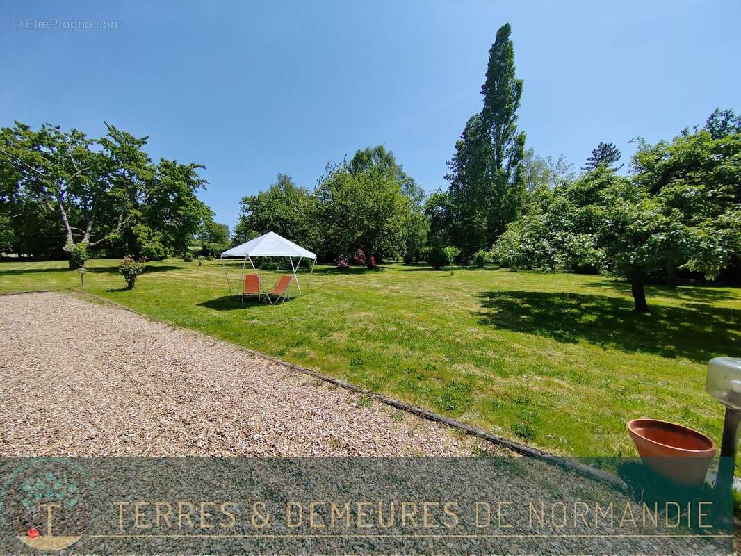 Vallée de Seine, village typique normand, propriété de caractère, au calme, jardin arboré. - photo 12
