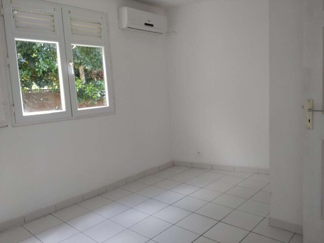 CHAMBRE - Appartement à LE LAMENTIN