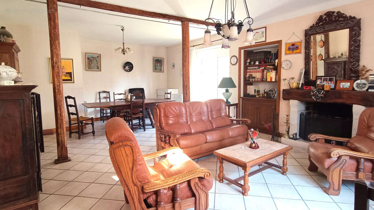 Maison à AGONAC