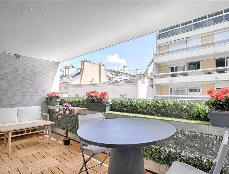 Appartement à PARIS-7E