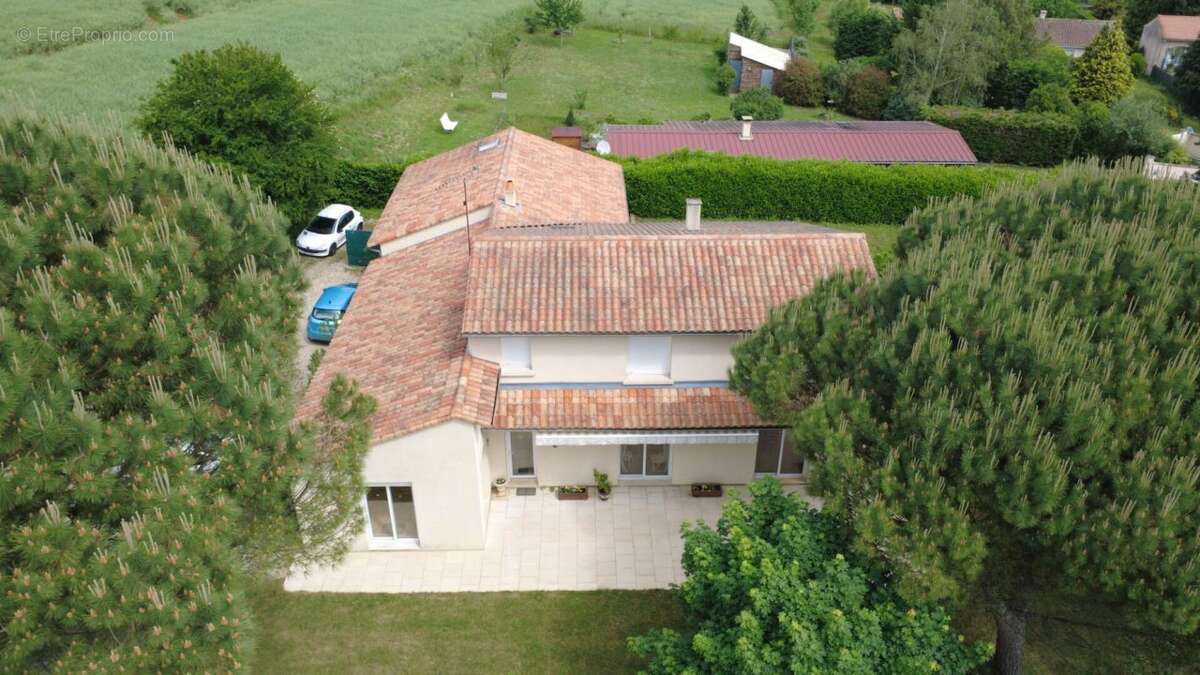 Maison à LIGUGE