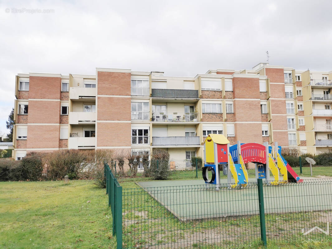Appartement à EZANVILLE