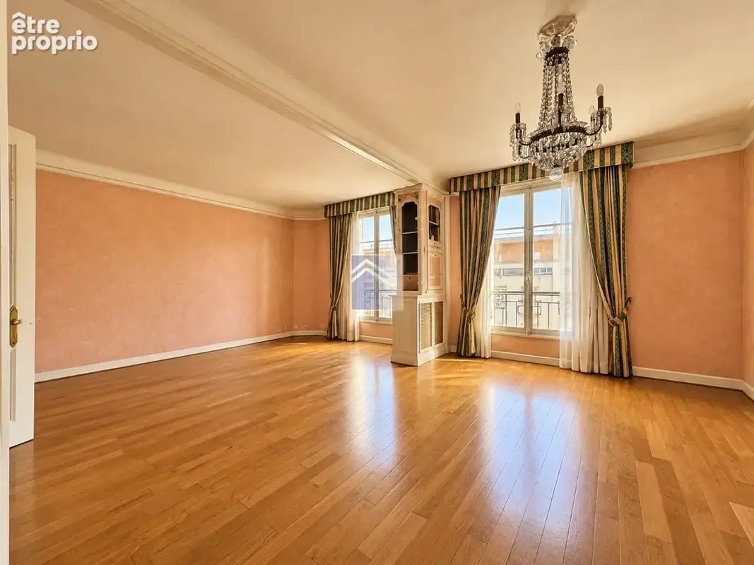 Courbevoie - République - 5 pièces 119.54m2 - Cave - Appartement familial ! - photo 2