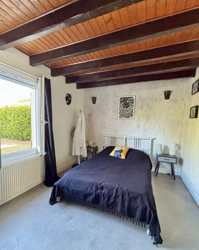 St JEAN D'ILLAC - Maison de charme 124m2 avec grand jardin arboré, piscine et garage - photo 15