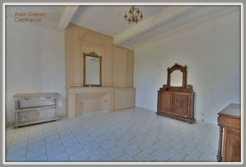Dpt Lot et Garonne (47), à vendre proche d' AGEN Propriété P8 de 385 m² plus dépendances de 400 M2- Terrain de 25 HA - photo 4