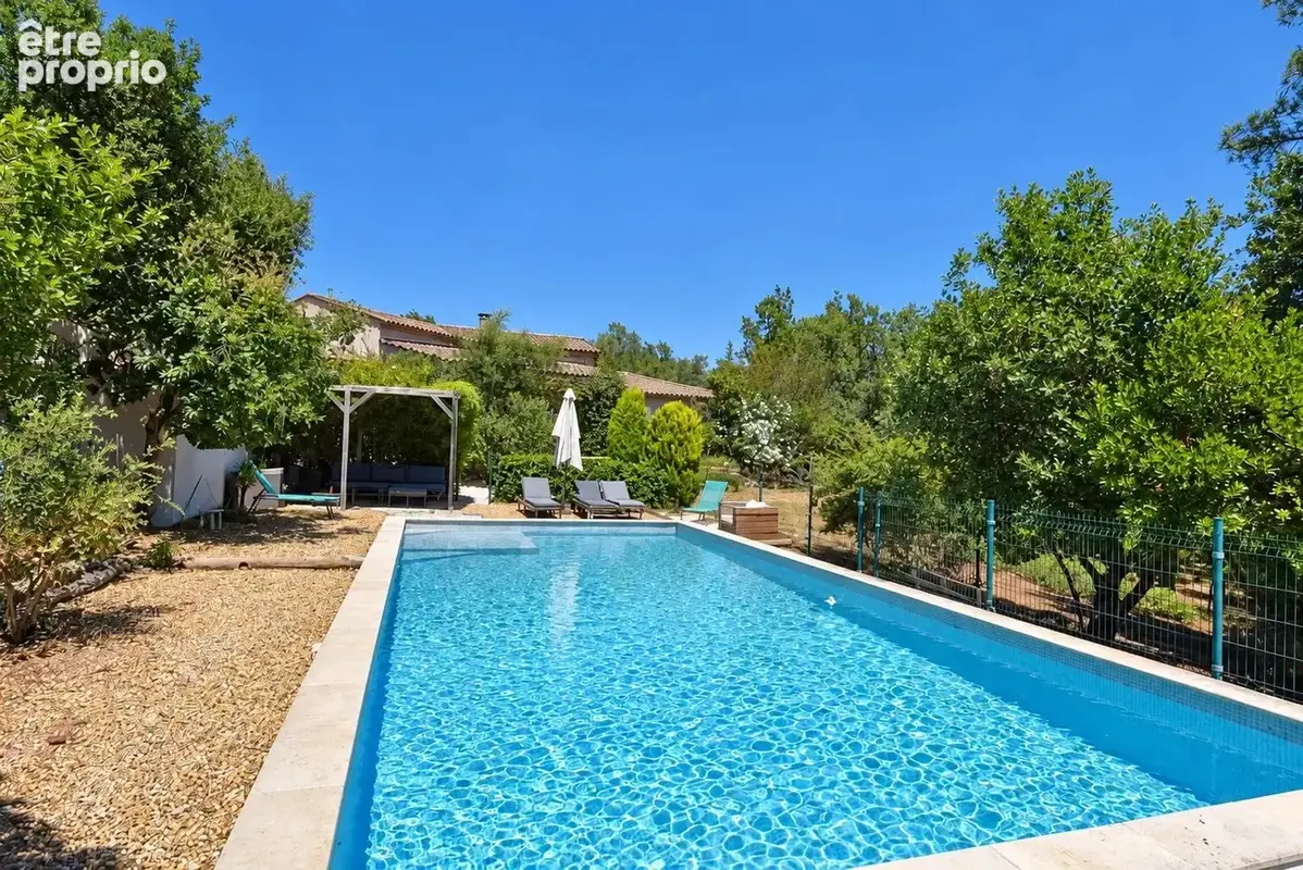 Saint-Paul-en-Forêt – Villa avec piscine, cinq chambres et séjour cathédrale - photo 19