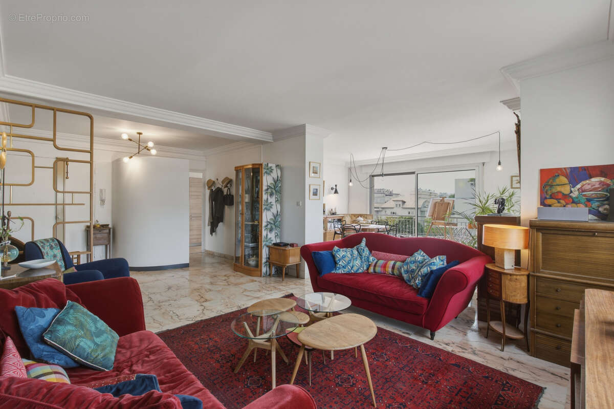 Foch / Ferrié : spacieux T5 de 154m2 en étage elevé avec 3 grands balcons et vues dégagées - photo 6