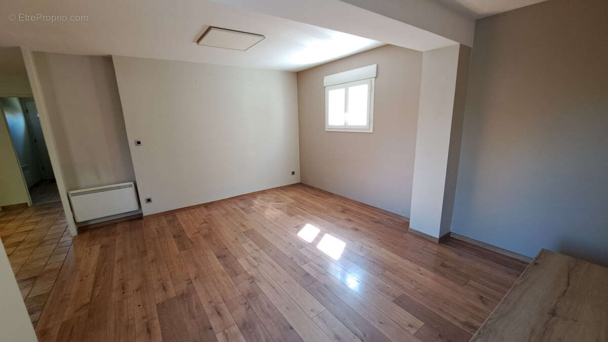 Maison à THORIGNY-SUR-OREUSE