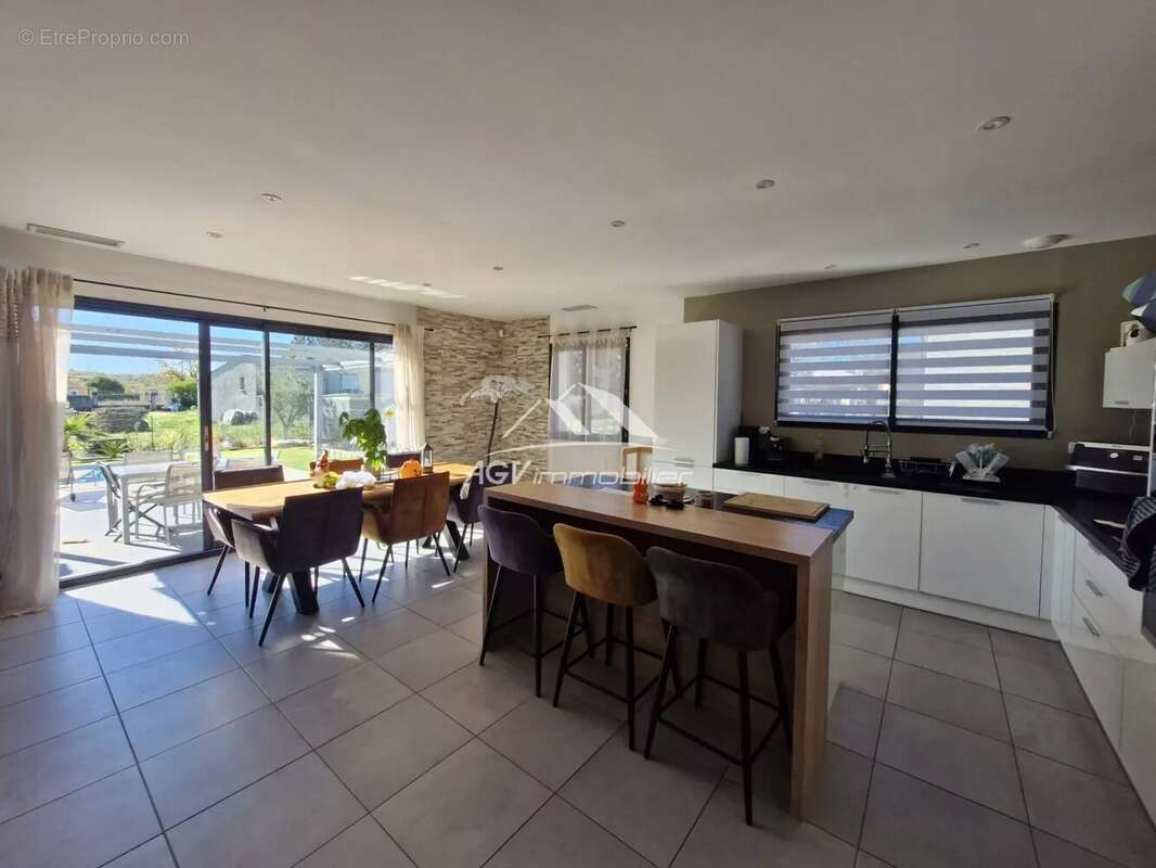 Maison à ALLEGRE-LES-FUMADES