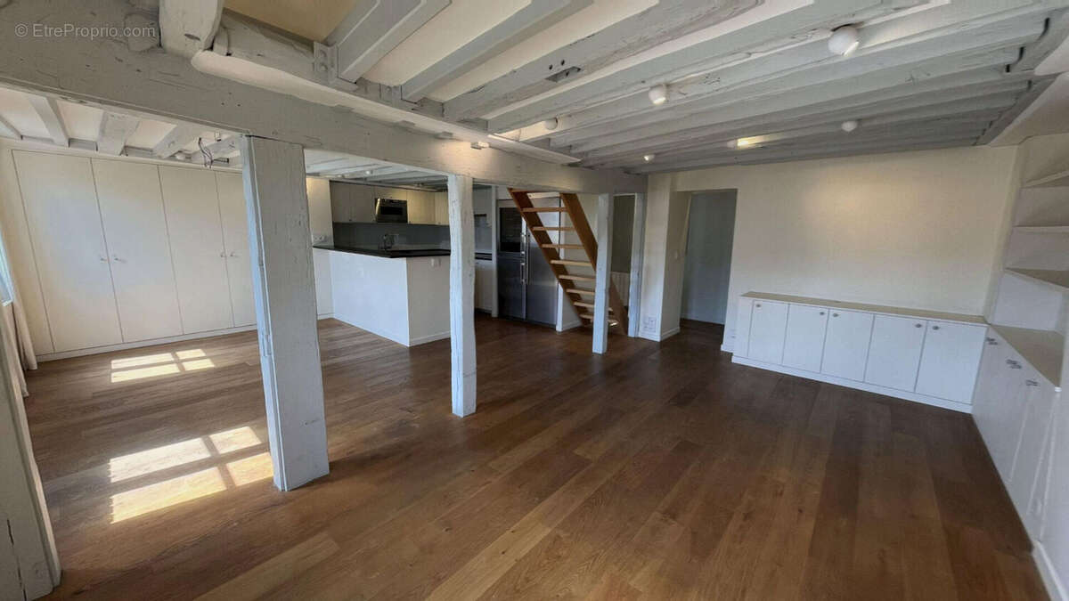 Appartement à PARIS-1E
