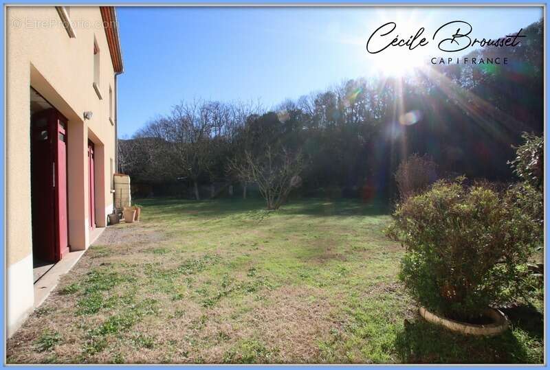 Villa 4 faces à vendre sur 1425 m2 de terrain avec garage et studio indépendant à REYNES (66) - photo 8