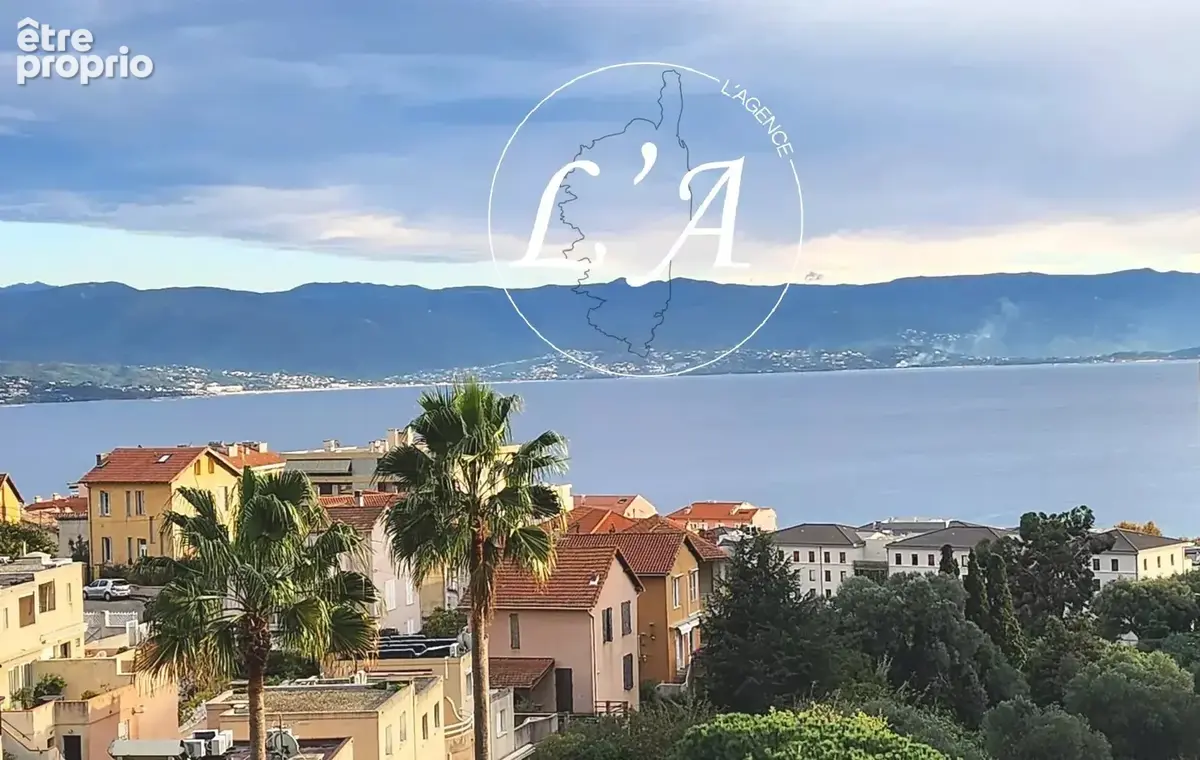Duplex de standing en dernier étage – Triangle d’Or Ajaccio – Vue mer, terrasses, suite parentale - photo 3